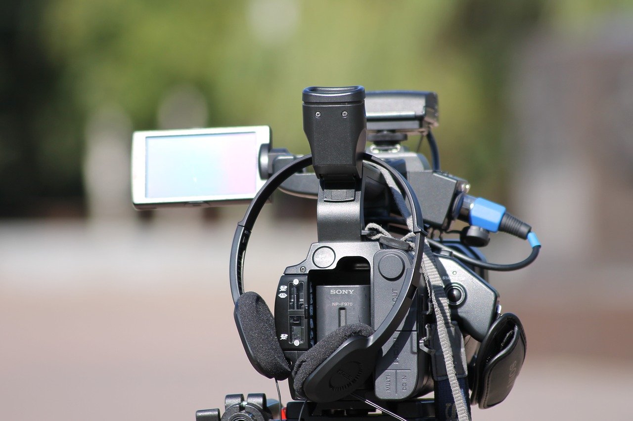 Miksi auto-tracking kameroita on käytetty aktiivisesti hevosalalla viime aikoina?